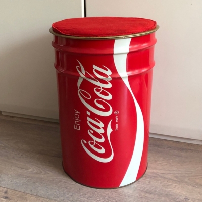 Groot Coca Cola Blik zitje